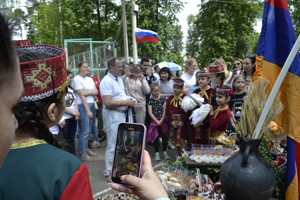 Колонна из ста машин проехала по улицам Иванова в День России